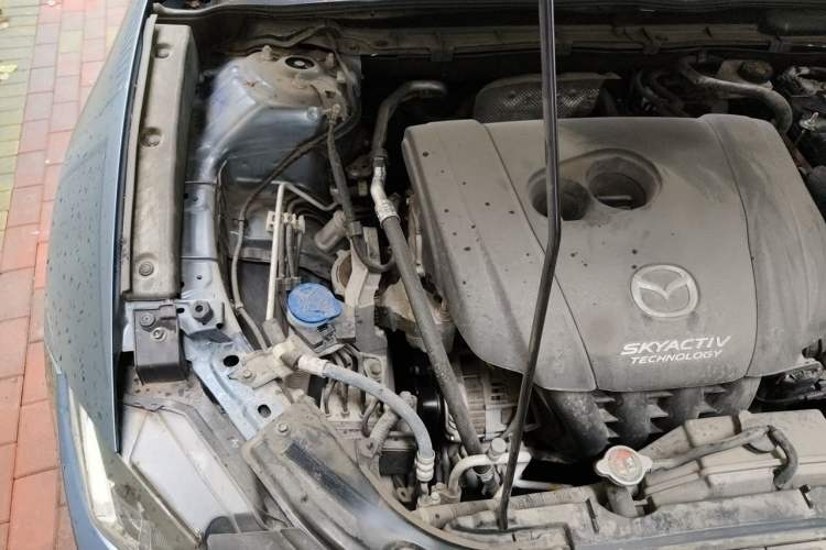 Used Mazda CX-4 2018 2.0L Automatic Two-Wheel Drive Blue Sky Premium Upgrade Version China VI Standard Engine Bay Right