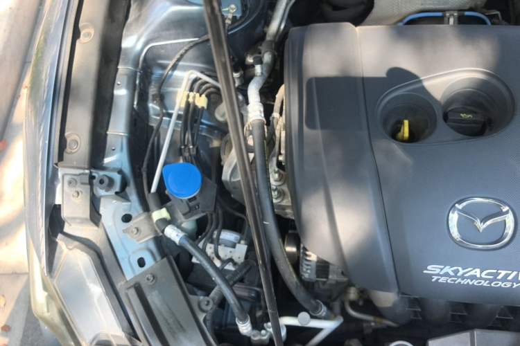 Used Mazda CX-4 2018 2.0L Automatic Two-Wheel Drive Blue Sky Dynamic Version China V Standard Engine Bay Right