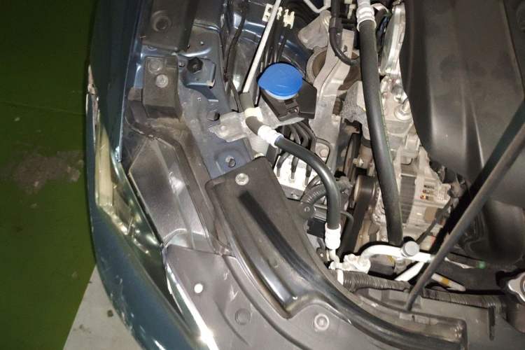 Used Mazda CX-4 2018 2.0L Automatic Two-Wheel Drive Blue Sky Dynamic Version China V Standard Engine Bay Right