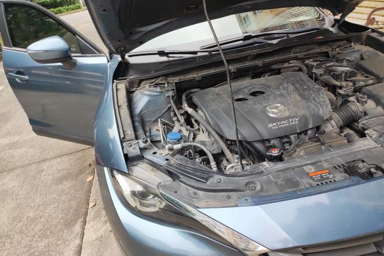 Used Mazda CX-4 2018 2.0L Automatic Two-Wheel Drive Blue Sky Premium Upgrade Version China VI Standard Engine Bay Right