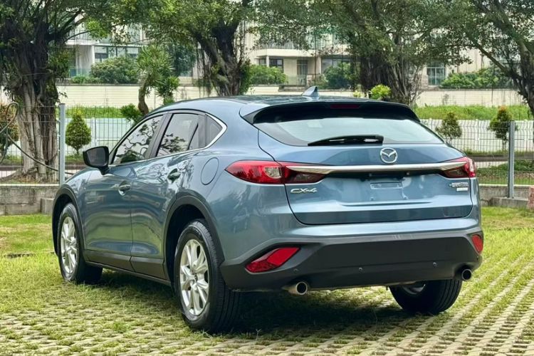 Used Mazda CX-4 2018 2.0L Automatic Two-Wheel Drive Blue Sky Dynamic Version China V Standard Exterior 2
