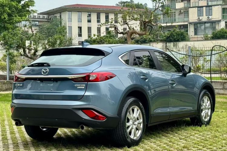 Used Mazda CX-4 2018 2.0L Automatic Two-Wheel Drive Blue Sky Dynamic Version China V Standard Exterior 3