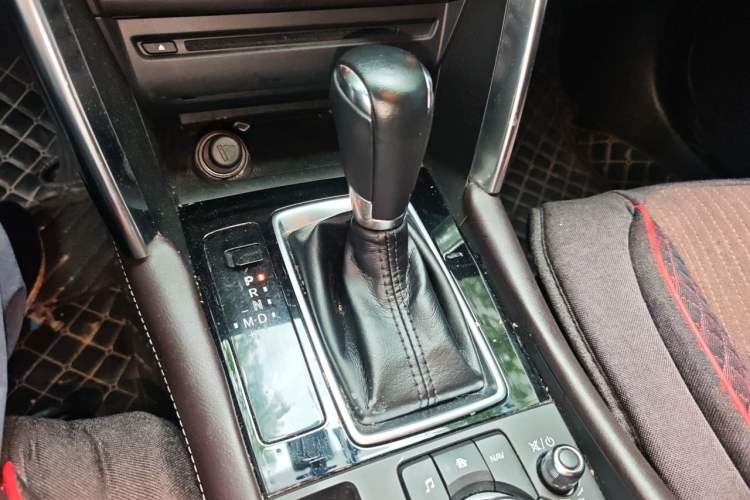 Used Mazda CX-4 2018 2.0L Automatic Two-Wheel Drive Blue Sky Premium Upgrade Version China VI Standard Gear Lever
