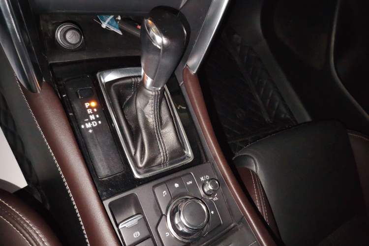 Used Mazda CX-4 2018 2.0L Automatic Two-Wheel Drive Blue Sky Luxury Edition Gear Lever