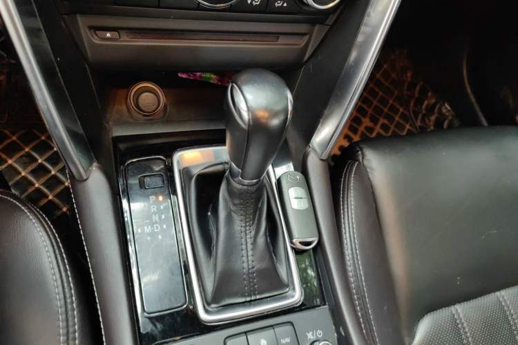 Used Mazda CX-4 2018 2.0L Automatic Two-Wheel Drive Blue Sky Luxury Edition Gear Lever