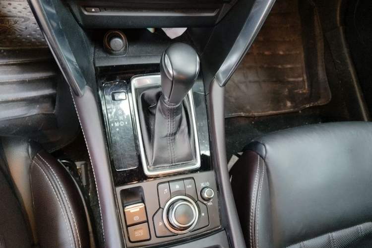 Used Mazda CX-4 2018 2.0L Automatic Two-Wheel Drive Blue Sky Premium Upgrade Version China VI Standard Gear Lever