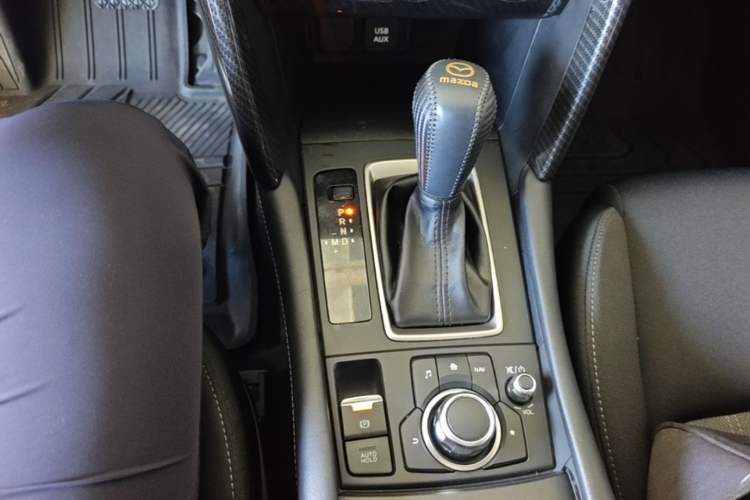 Used Mazda CX-4 2018 2.0L Automatic Two-Wheel Drive Blue Sky Dynamic Version China VI Standard Gear Lever