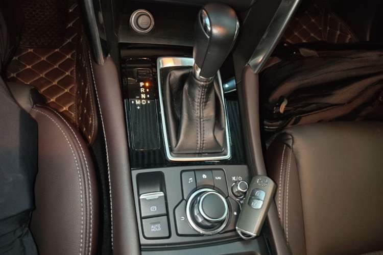 Used Mazda CX-4 2018 2.0L Automatic Two-Wheel Drive Blue Sky Premium Upgrade Version China VI Standard Gear Lever