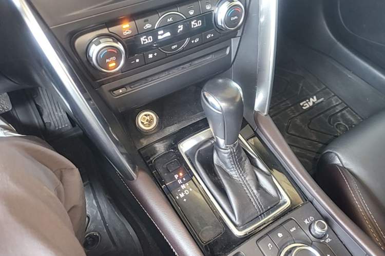 Used Mazda CX-4 2018 2.0L Automatic Two-Wheel Drive Blue Sky Premium Upgrade Version China VI Standard Gear Lever