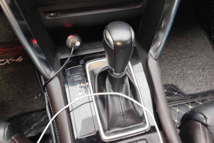 Used Mazda CX-4 2018 2.0L Automatic Two-Wheel Drive Blue Sky Premium Upgrade Version China VI Standard Gear Lever