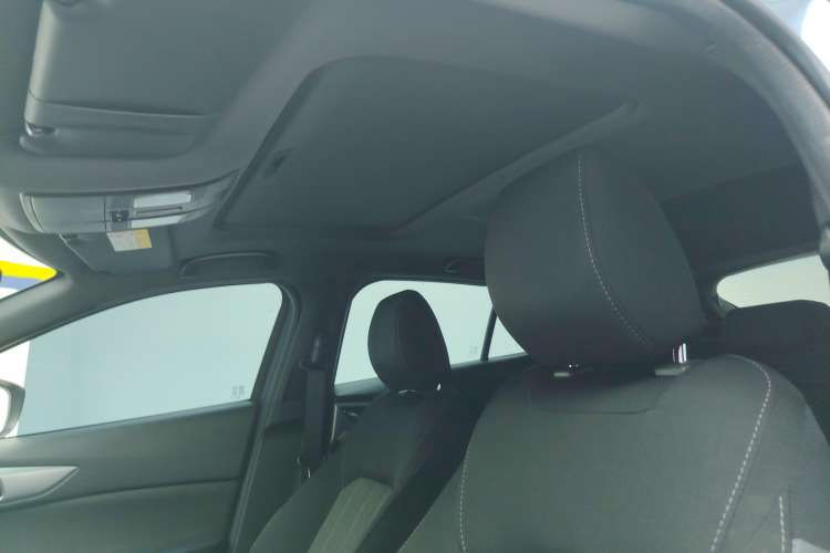 Used Mazda CX-4 2018 2.0L Automatic Two-Wheel Drive Blue Sky Dynamic Version China VI Standard Headliner