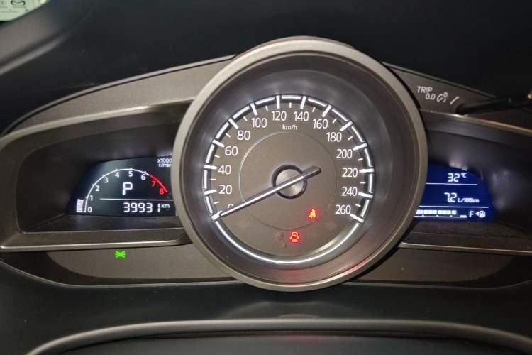 Used Mazda CX-4 2018 2.0L Automatic Two-Wheel Drive Blue Sky Premium Upgrade Version China VI Standard Instrument Cluster