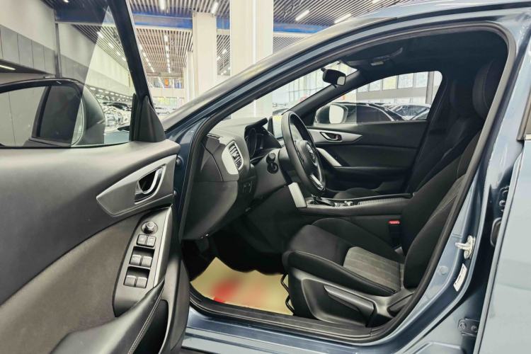 Used Mazda CX-4 2018 2.0L Automatic Two-Wheel Drive Blue Sky Dynamic Version China V Standard Interior 1