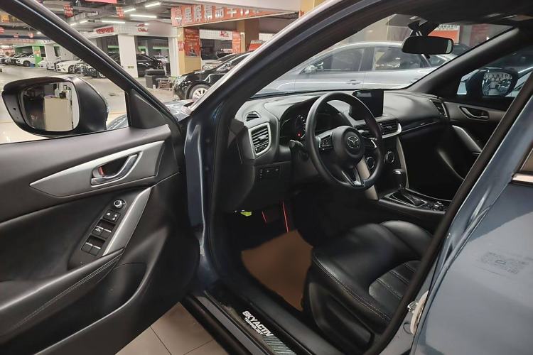 Used Mazda CX-4 2018 2.0L Automatic Two-Wheel Drive Blue Sky Dynamic Version China VI Standard Interior 2