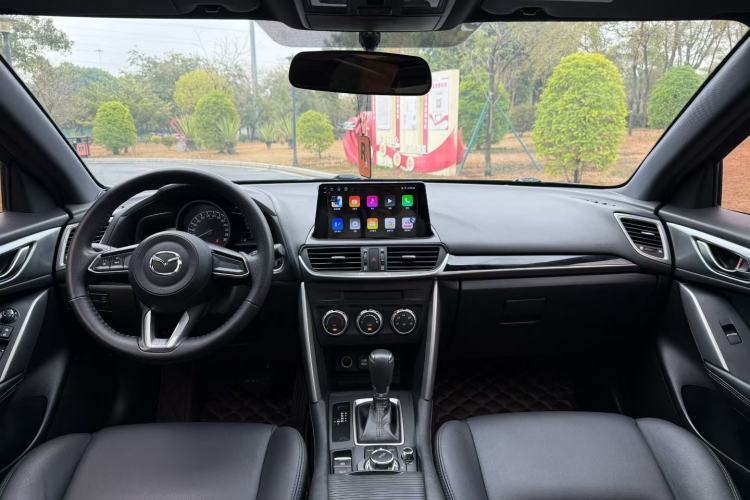 Used Mazda CX-4 2018 2.0L Automatic Two-Wheel Drive Blue Sky Dynamic Version China V Standard Interior 3