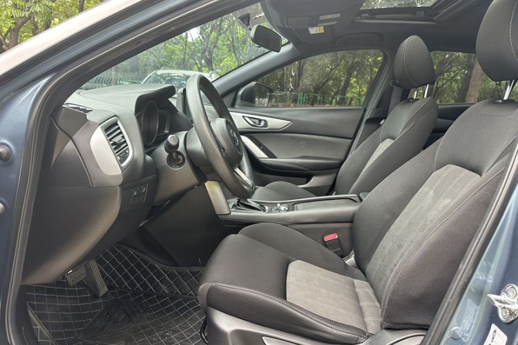 Used Mazda CX-4 2018 2.0L Automatic Two-Wheel Drive Blue Sky Dynamic Version China V Standard Interior 3