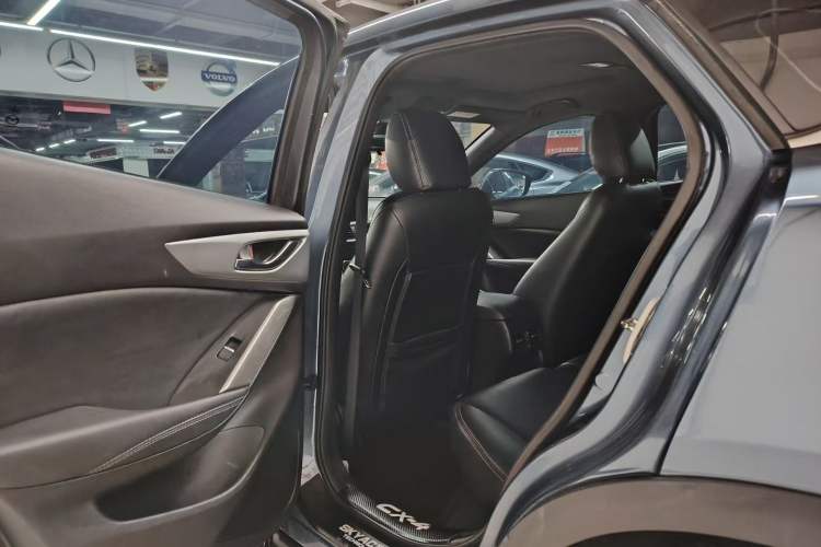 Used Mazda CX-4 2018 2.0L Automatic Two-Wheel Drive Blue Sky Dynamic Version China VI Standard Interior 3