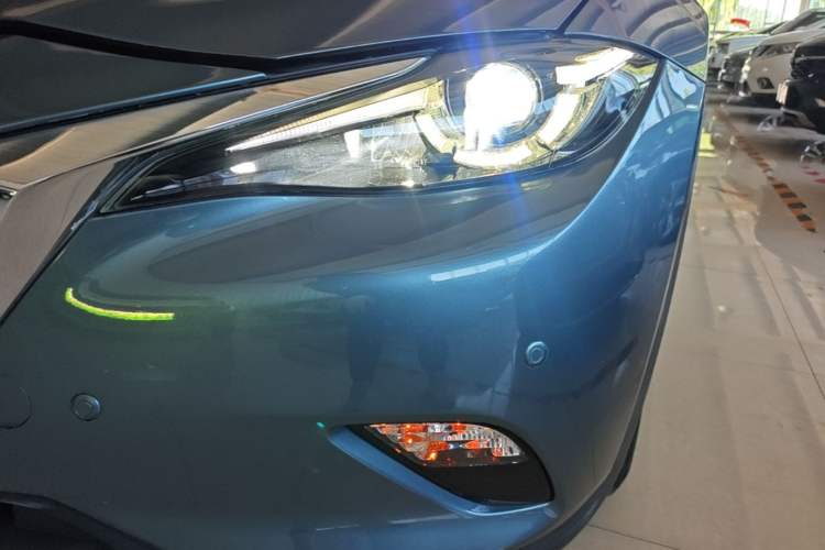 Used Mazda CX-4 2018 2.0L Automatic Two-Wheel Drive Blue Sky Dynamic Version China VI Standard Left Front Headlight