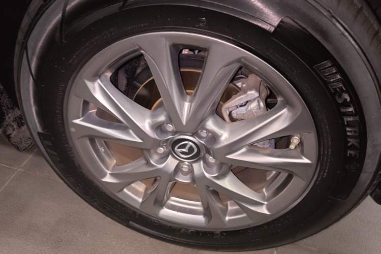 Used Mazda CX-4 2018 2.0L Automatic Two-Wheel Drive Blue Sky Premium Upgrade Version China VI Standard Left Front Wheel Hub