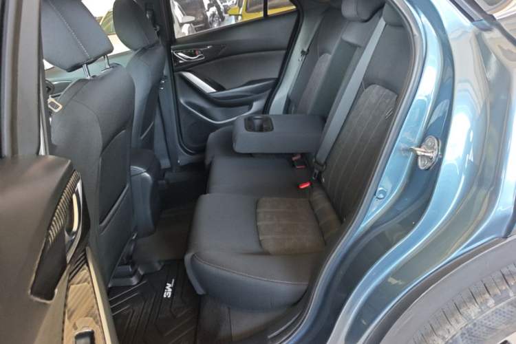 Used Mazda CX-4 2018 2.0L Automatic Two-Wheel Drive Blue Sky Dynamic Version China VI Standard Left Rear Seat