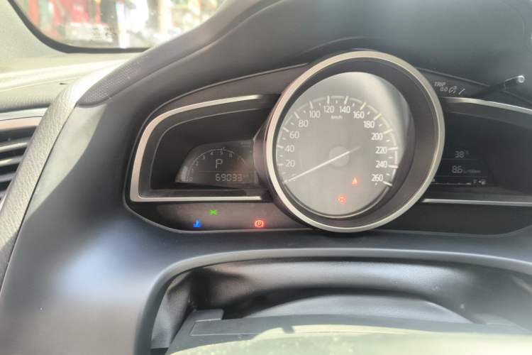 Used Mazda CX-4 2018 2.0L Automatic Two-Wheel Drive Blue Sky Dynamic Version China V Standard Odometer Close Up