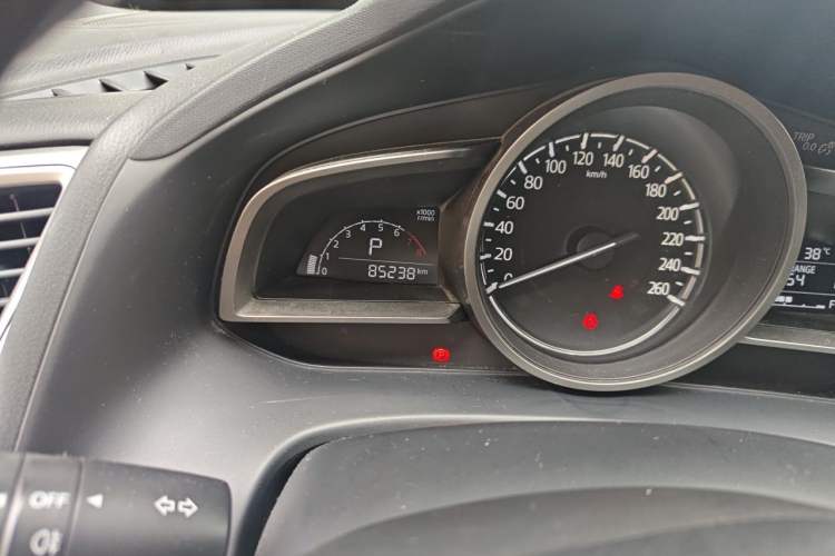 Used Mazda CX-4 2018 2.0L Automatic Two-Wheel Drive Blue Sky Dynamic Version China VI Standard Odometer Close Up