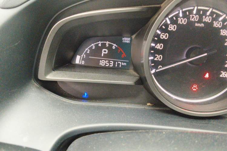 Used Mazda CX-4 2018 2.0L Automatic Two-Wheel Drive Blue Sky Dynamic Version China V Standard Odometer Close Up