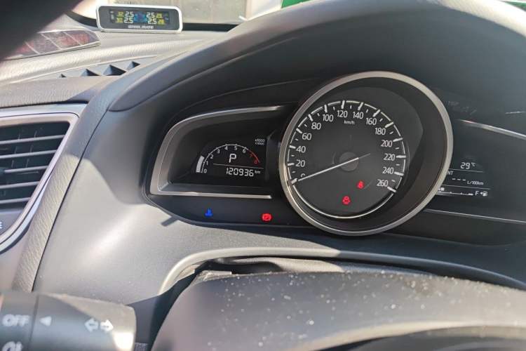Used Mazda CX-4 2018 2.0L Automatic 2WD Blue Sky Exploration Edition China VI Standard Odometer Close Up