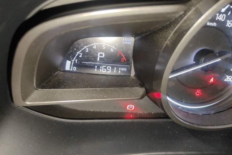 Used Mazda CX-4 2018 2.0L Automatic Two-Wheel Drive Blue Sky Dynamic Version China V Standard Odometer Close Up