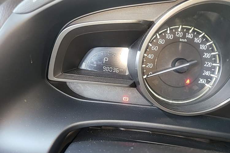 Used Mazda CX-4 2018 2.0L Automatic Two-Wheel Drive Blue Sky Premium Upgrade Version China VI Standard Odometer Close Up