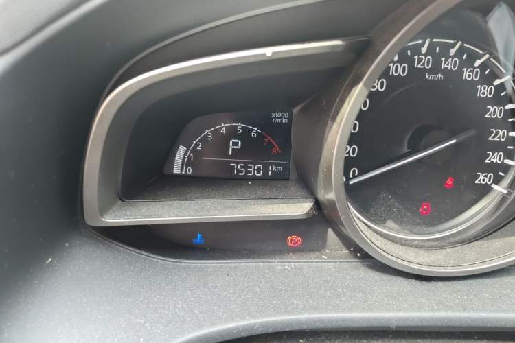 Used Mazda CX-4 2018 2.0L Automatic Two-Wheel Drive Blue Sky Premium Upgrade Version China V Standard Odometer Close Up