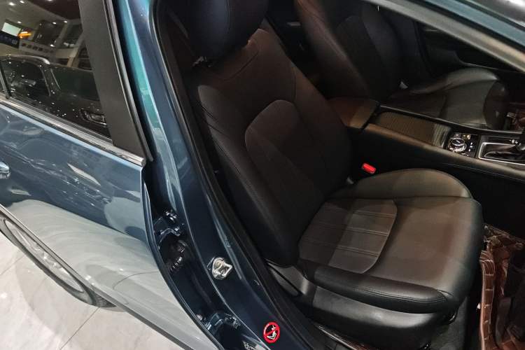 Used Mazda CX-4 2018 2.0L Automatic Two-Wheel Drive Blue Sky Dynamic Version China V Standard Right Front Seat