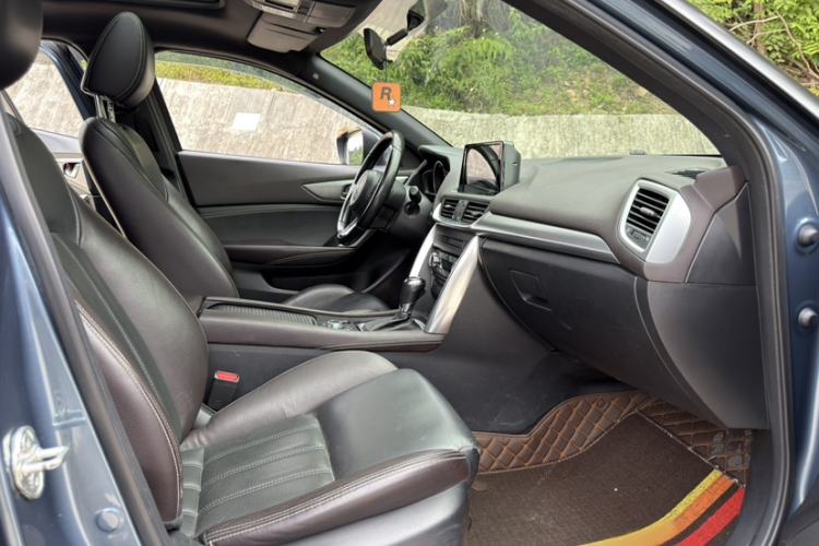 Used Mazda CX-4 2018 2.0L Automatic Two-Wheel Drive Blue Sky Luxury Edition Right Front Seat