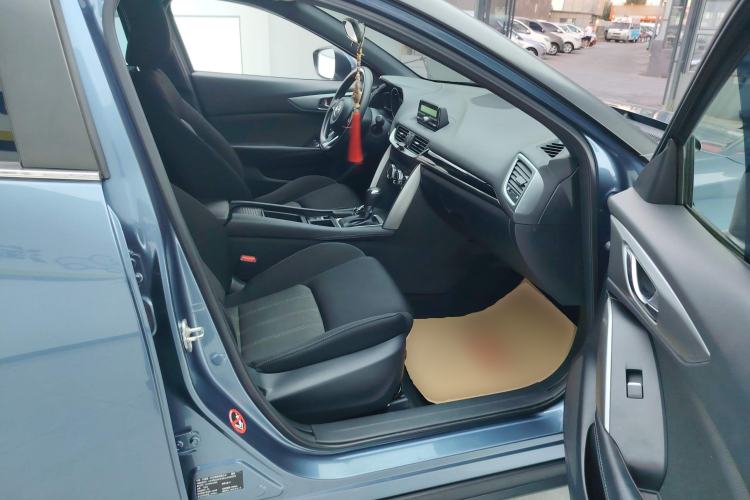 Used Mazda CX-4 2018 2.0L Automatic Two-Wheel Drive Blue Sky Dynamic Version China VI Standard Right Front Seat