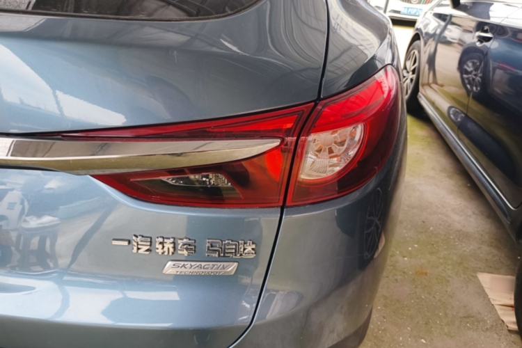 Used Mazda CX-4 2018 2.0L Automatic Two-Wheel Drive Blue Sky Leading Edition China V Standard Right Rear Taillight