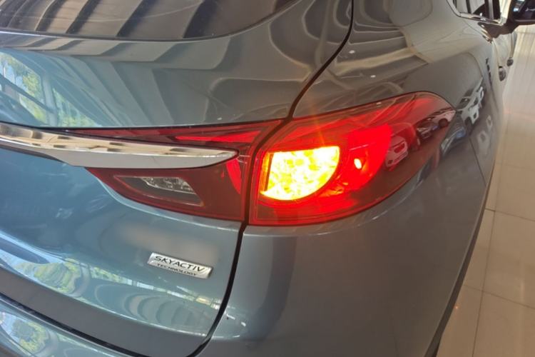 Used Mazda CX-4 2018 2.0L Automatic Two-Wheel Drive Blue Sky Dynamic Version China VI Standard Right Rear Taillight