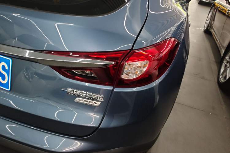 Used Mazda CX-4 2018 2.0L Automatic Two-Wheel Drive Blue Sky Premium Upgrade Version China VI Standard Right Rear Taillight