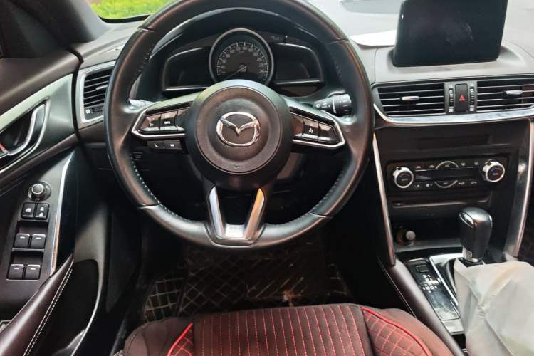 Used Mazda CX-4 2018 2.0L Automatic Two-Wheel Drive Blue Sky Premium Upgrade Version China VI Standard Steering Wheel