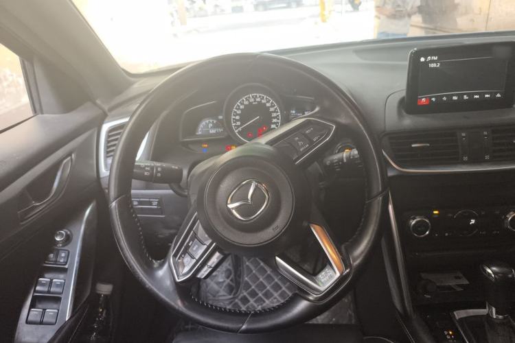 Used Mazda CX-4 2018 2.0L Automatic Two-Wheel Drive Blue Sky Premium Upgrade Version China VI Standard Steering Wheel