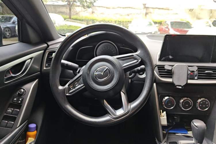 Used Mazda CX-4 2018 2.0L Automatic Two-Wheel Drive Blue Sky Dynamic Version China V Standard Steering Wheel