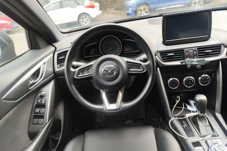 Used Mazda CX-4 2018 2.0L Automatic Two-Wheel Drive Blue Sky Dynamic Version China V Standard Steering Wheel
