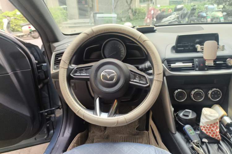 Used Mazda CX-4 2018 2.0L Automatic Two-Wheel Drive Blue Sky Dynamic Version China VI Standard Steering Wheel