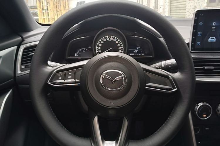 Used Mazda CX-4 2018 2.0L Automatic Two-Wheel Drive Blue Sky Dynamic Version China VI Standard Steering Wheel