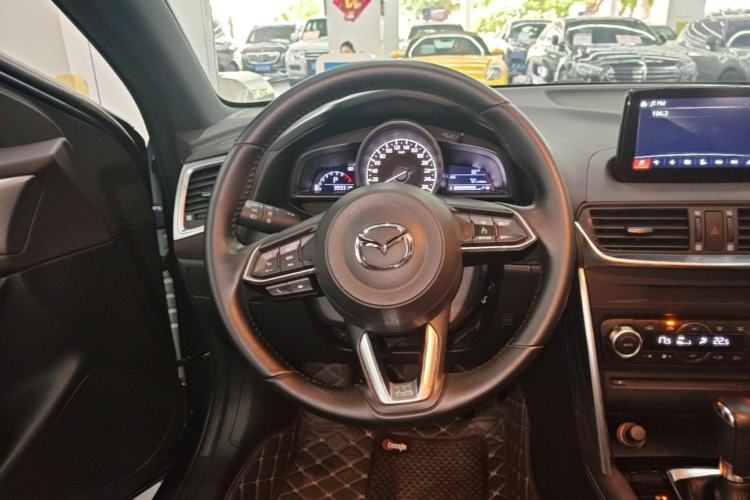 Used Mazda CX-4 2018 2.0L Automatic Two-Wheel Drive Blue Sky Premium Upgrade Version China VI Standard Steering Wheel