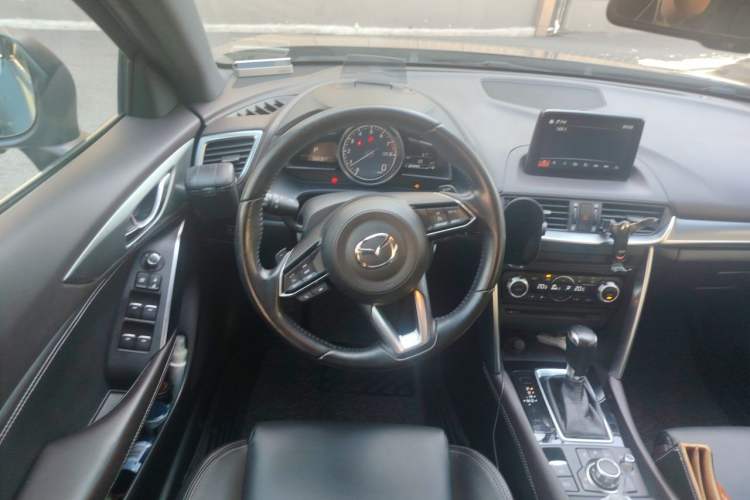 Used Mazda CX-4 2018 2.0L Automatic Two-Wheel Drive Blue Sky Leading Edition China V Standard Steering Wheel