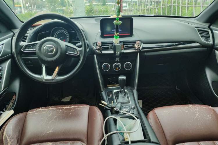 Used Mazda CX-4 2018 2.0L Automatic Two-Wheel Drive Blue Sky Dynamic Version China V Standard Center Console