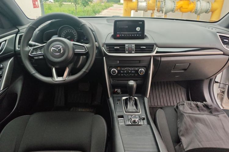Used Mazda CX-4 2018 2.0L Automatic Two-Wheel Drive Blue Sky Exploration Version China V Standard Center Console