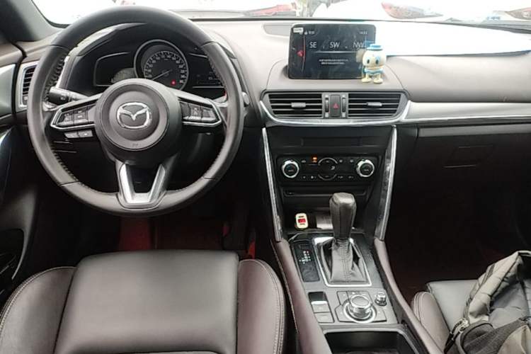 Used Mazda CX-4 2018 2.0L Automatic Two-Wheel Drive Blue Sky Luxury Edition Center Console