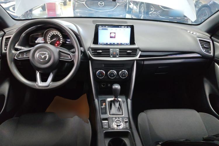 Used Mazda CX-4 2018 2.0L Automatic Two-Wheel Drive Blue Sky Dynamic Version China V Standard Center Console