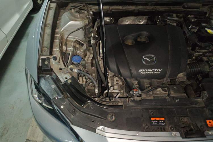 Used Mazda CX-4 2018 2.0L Automatic Two-Wheel Drive Blue Sky Dynamic Version China V Standard Engine Bay Right